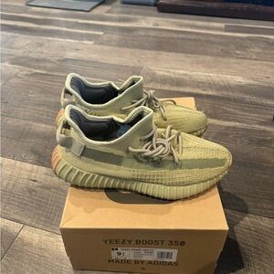 Yeezy Boost 350 V2 sulfurs